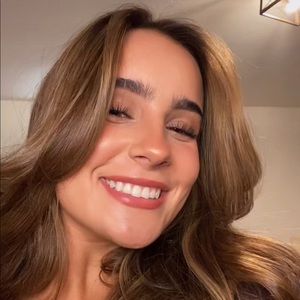 Meet your Posher, Violeta